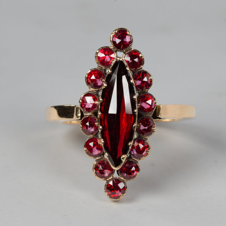 アンティーク ペルピニャンガーネットのマーキーズリング