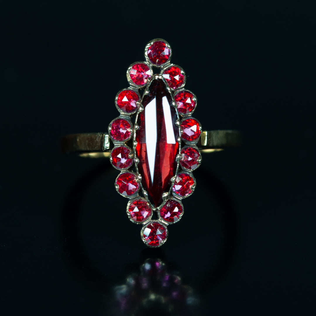 アンティーク ペルピニャンガーネットのマーキーズリング