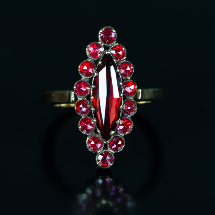 アンティーク ペルピニャンガーネットのマーキーズリング