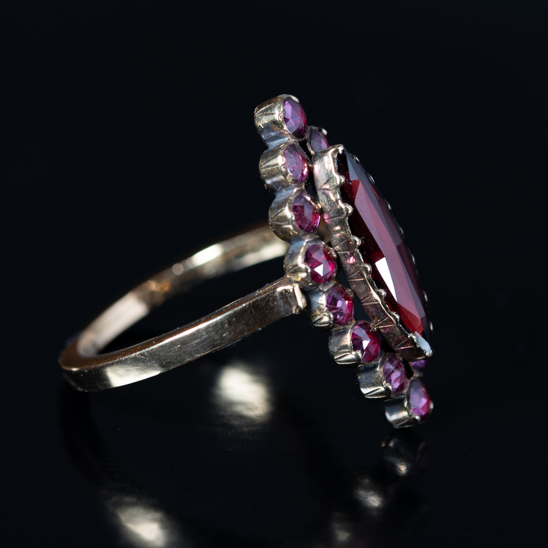 アンティーク ペルピニャンガーネットのマーキーズリング