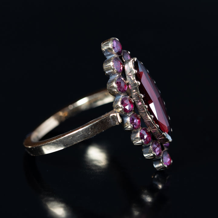 アンティーク ペルピニャンガーネットのマーキーズリング