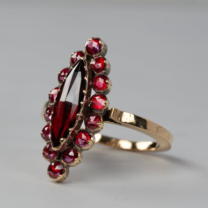 アンティーク ペルピニャンガーネットのマーキーズリング