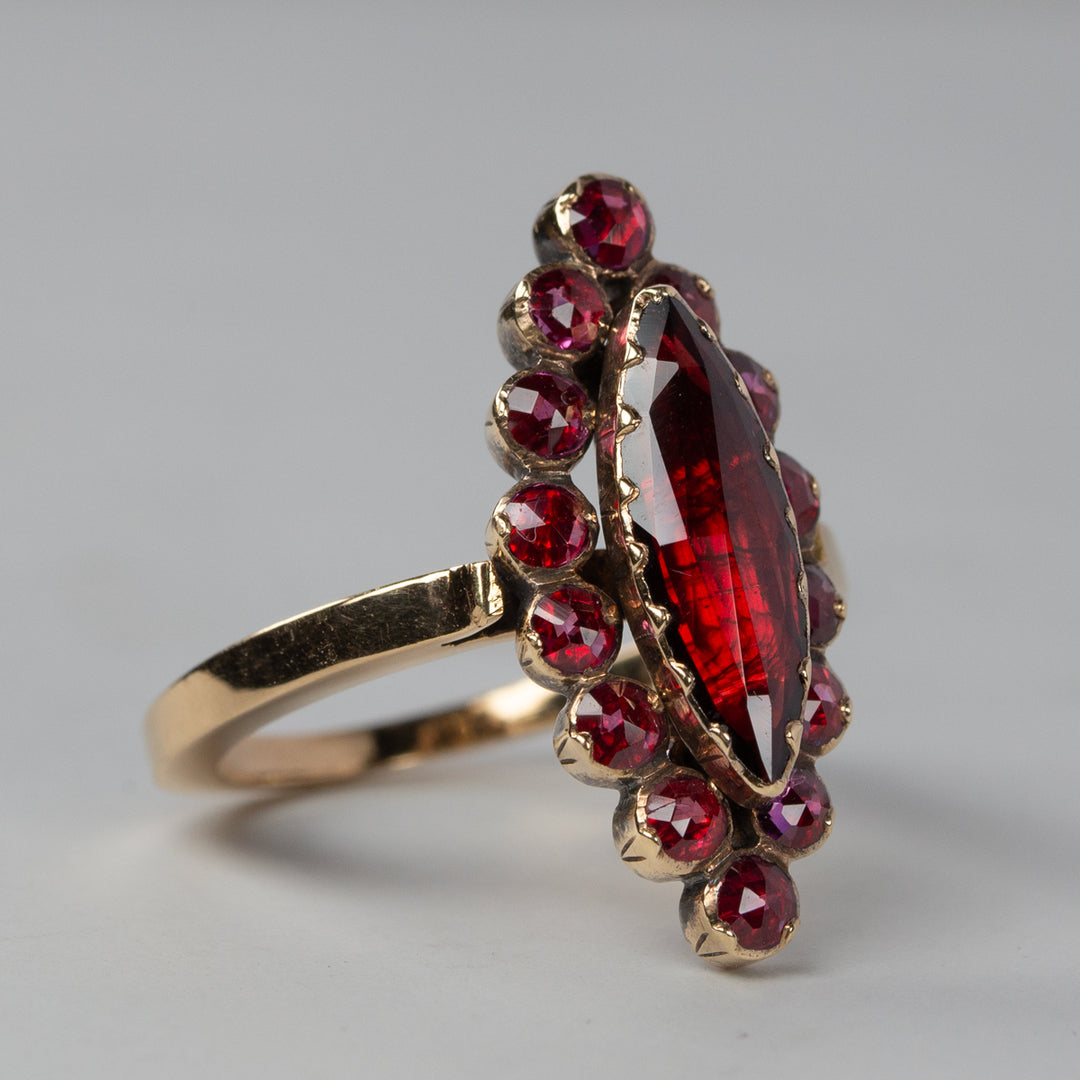 アンティーク ペルピニャンガーネットのマーキーズリング