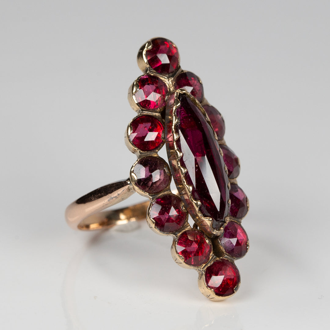 ペルピニャンガーネットのマーキーズリング(馬の頭刻印)