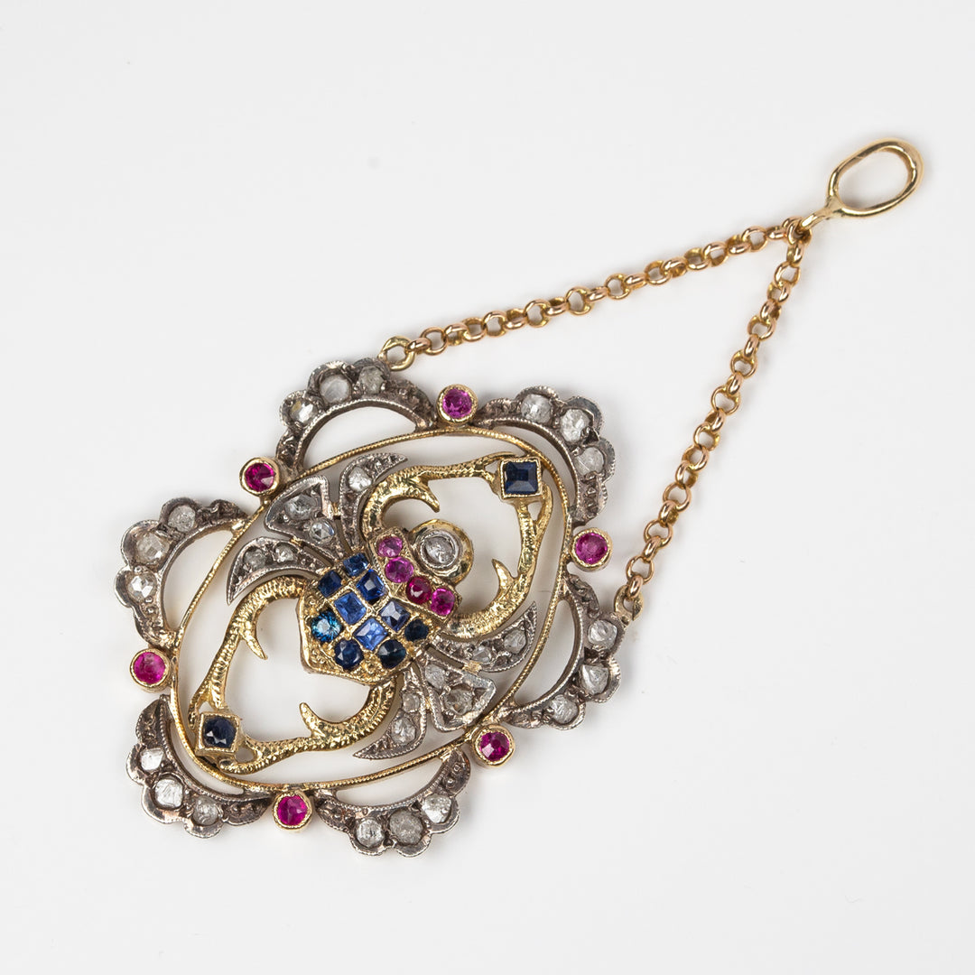 エジプトマニア スカラベのペンダント(ダイヤモンド、サファイア、ルビー)