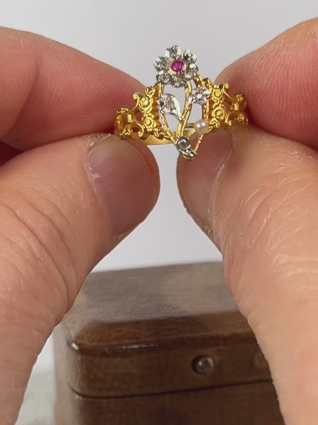 アンティーク 忘れな草のマーキーズリング(ダイヤ、サファイア、天然真珠)