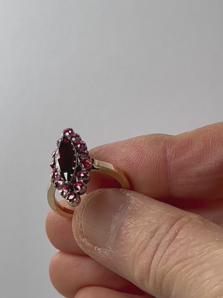 アンティーク ペルピニャンガーネットのマーキーズリング