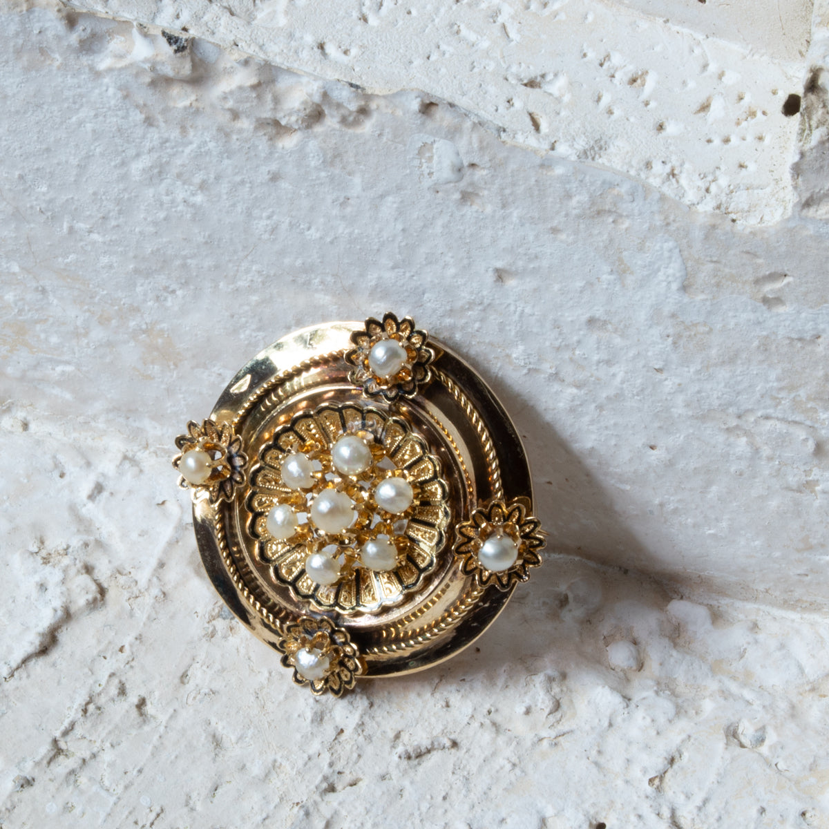 アンティーク ゴールドラウンドブローチ(天然真珠)
