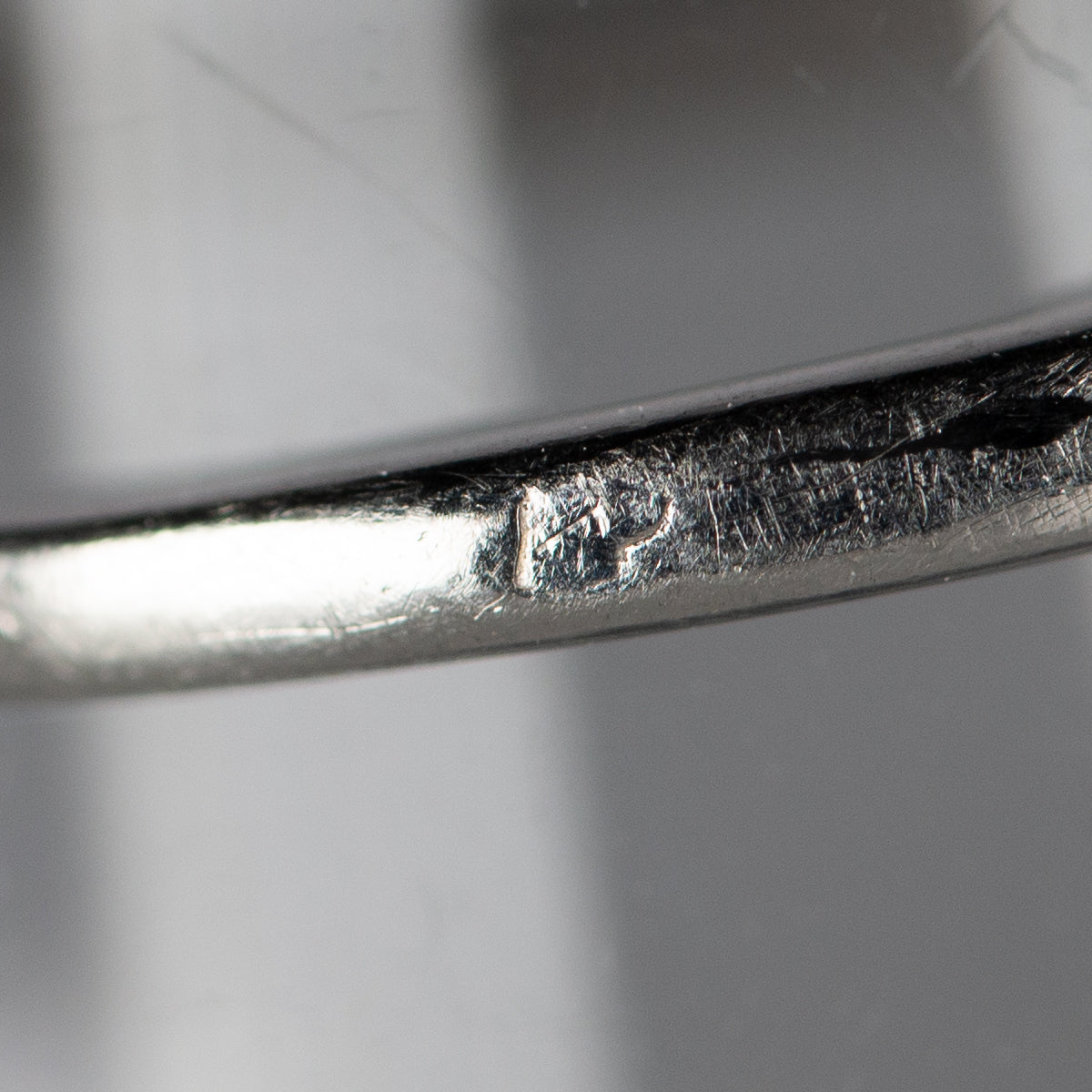 ソリテールリング ドゥミタイユの大粒ダイヤモンド(0.5CT)