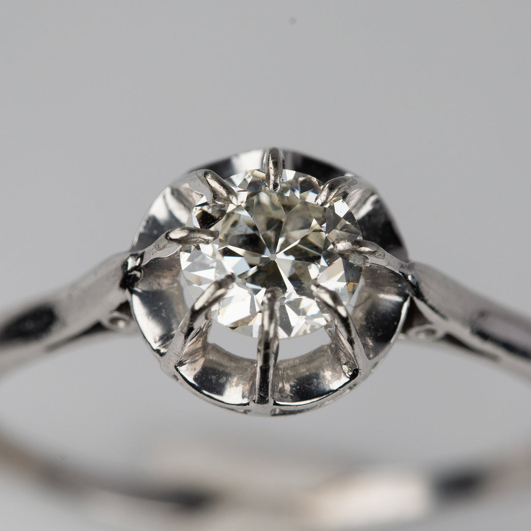 ソリテールリング ドゥミタイユの大粒ダイヤモンド(0.5CT)