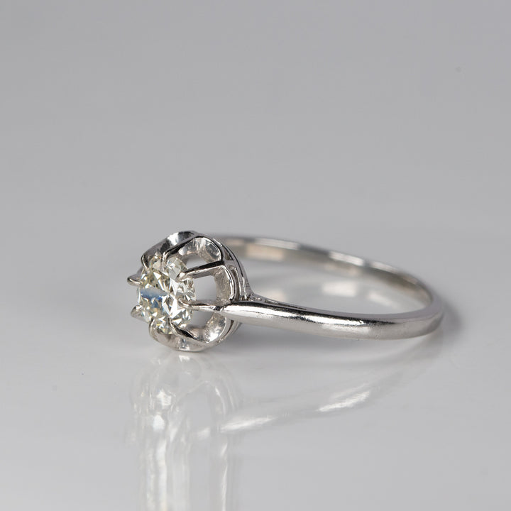ソリテールリング ドゥミタイユの大粒ダイヤモンド(0.5CT)