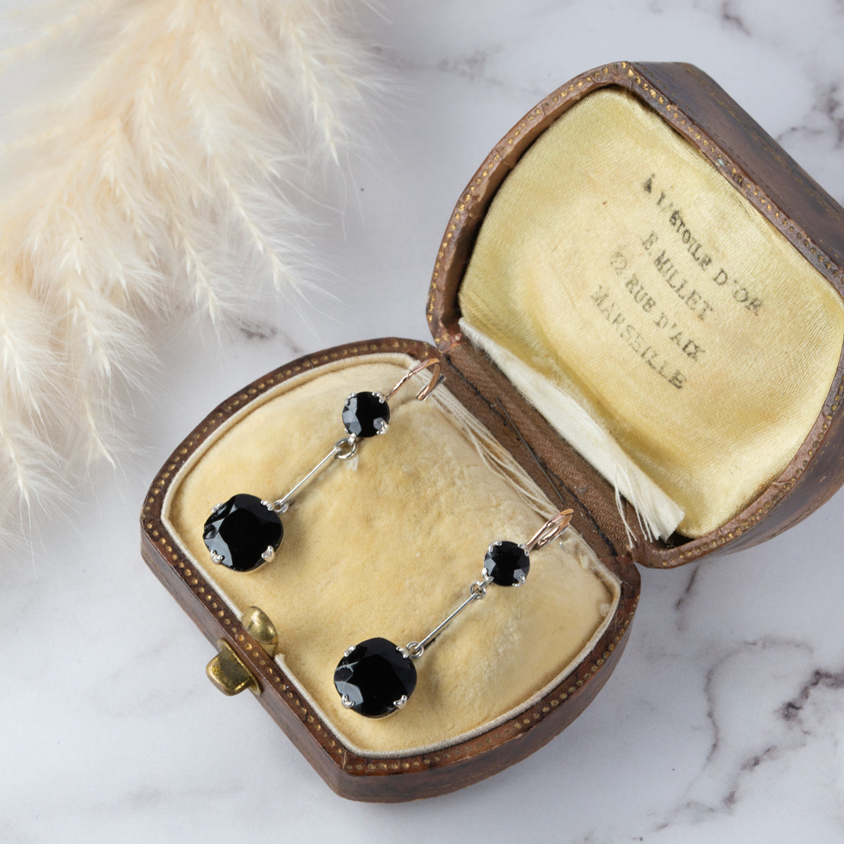 フレンチジェットのドロップピアス（アールデコ）