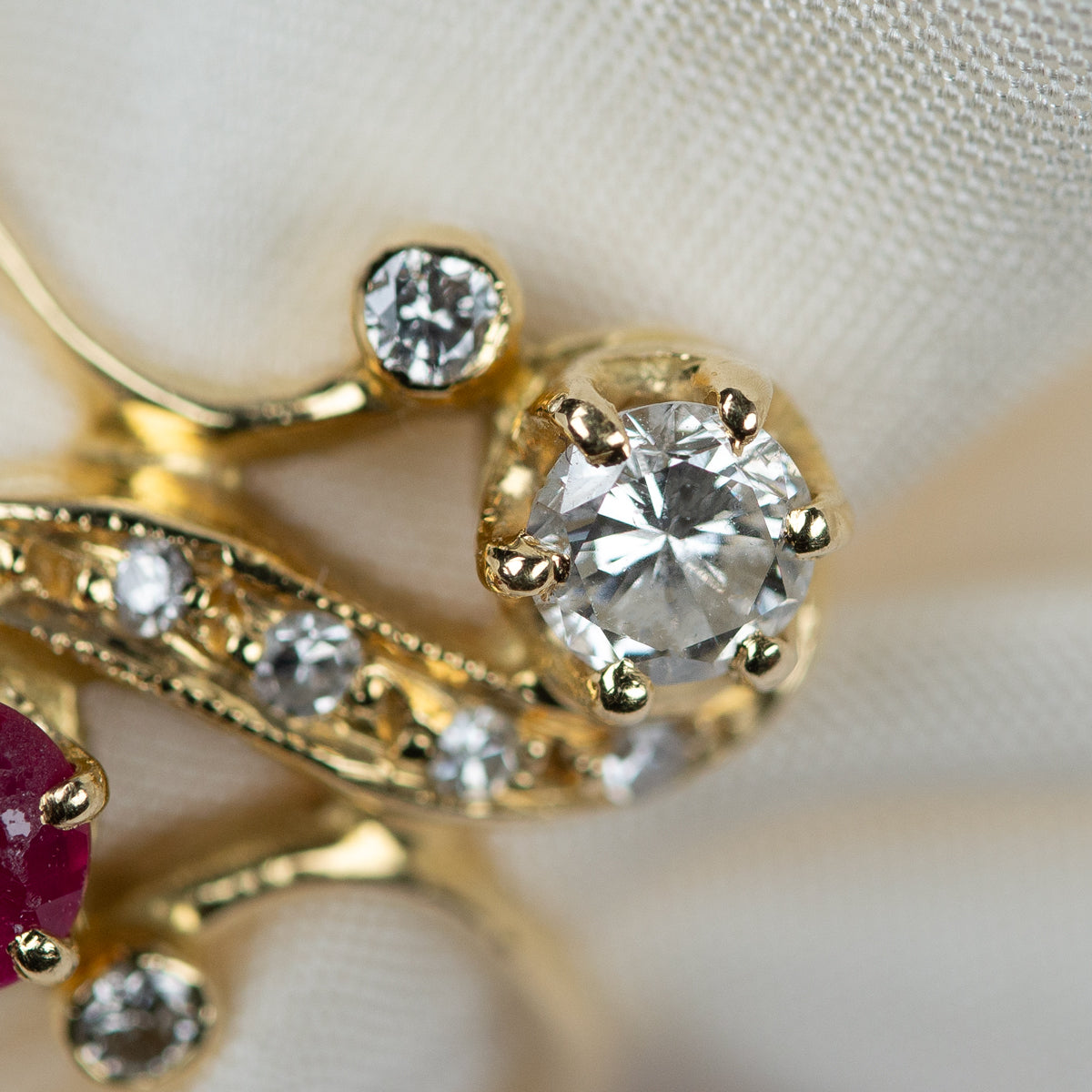 ヴィンテージ ダイヤモンドとルビーのトワエモワ