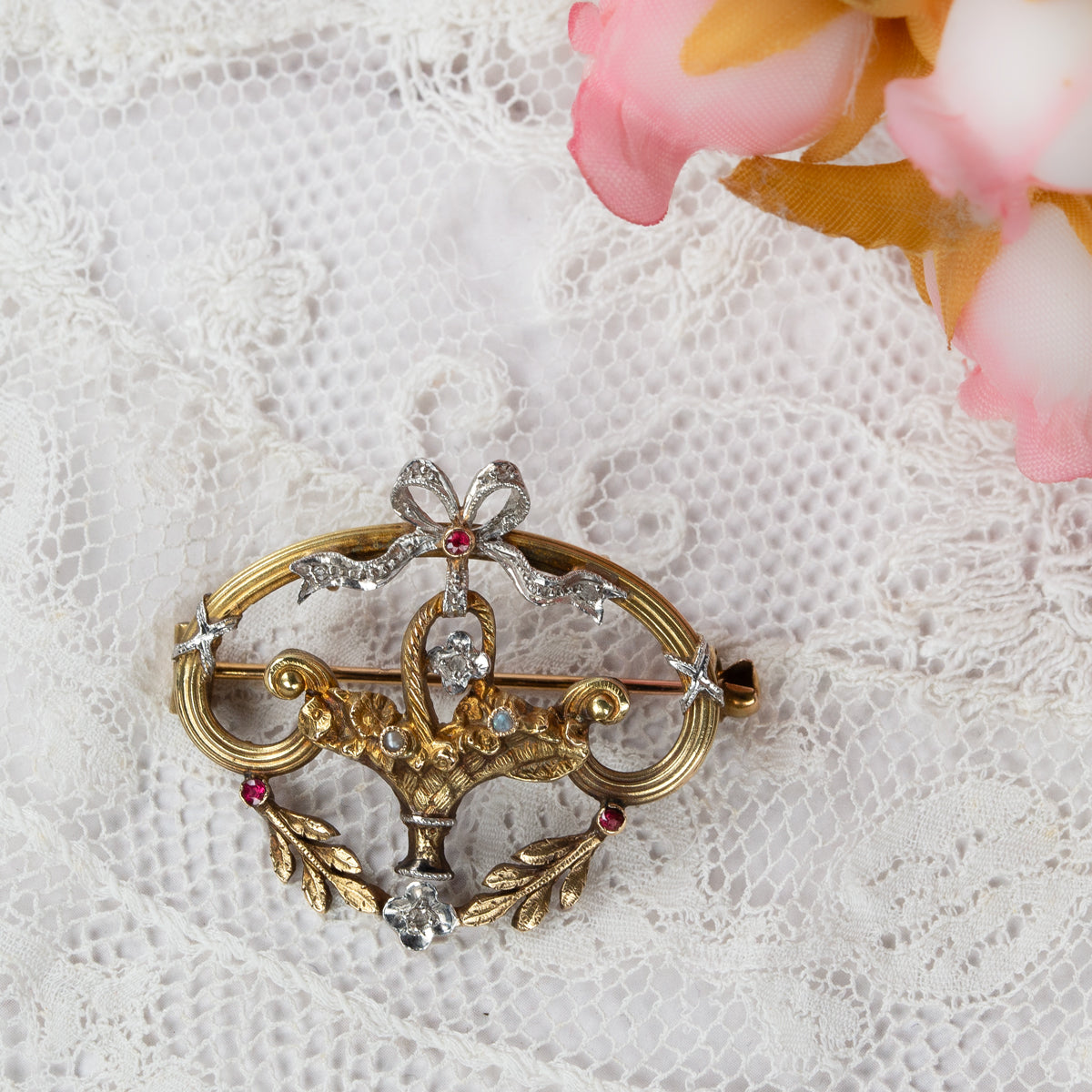 ベルエポック リボンとフラワーバスケットのペンダントブローチ