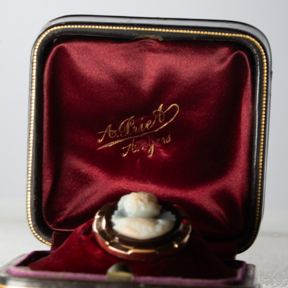 アンティーク 3層ストーンカメオブローチ（サードニクス）