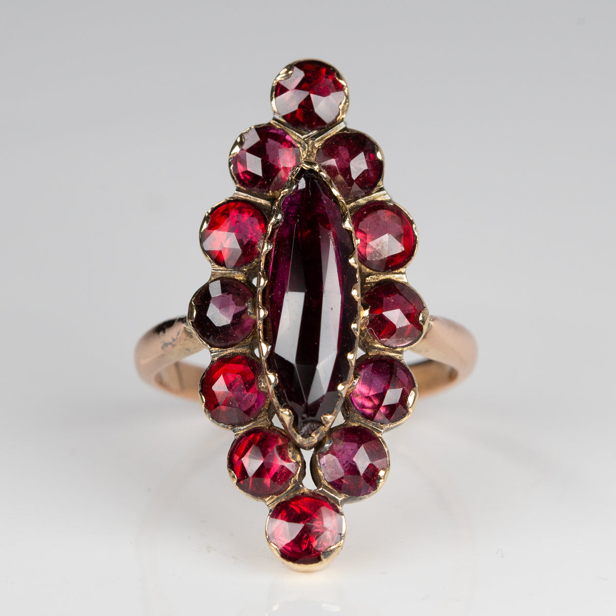 アンティークJewelry コブラが、ガーネットの玉を くわえている構図 アンティークJewelry コブラが、ガーネットの玉を くわえている構図