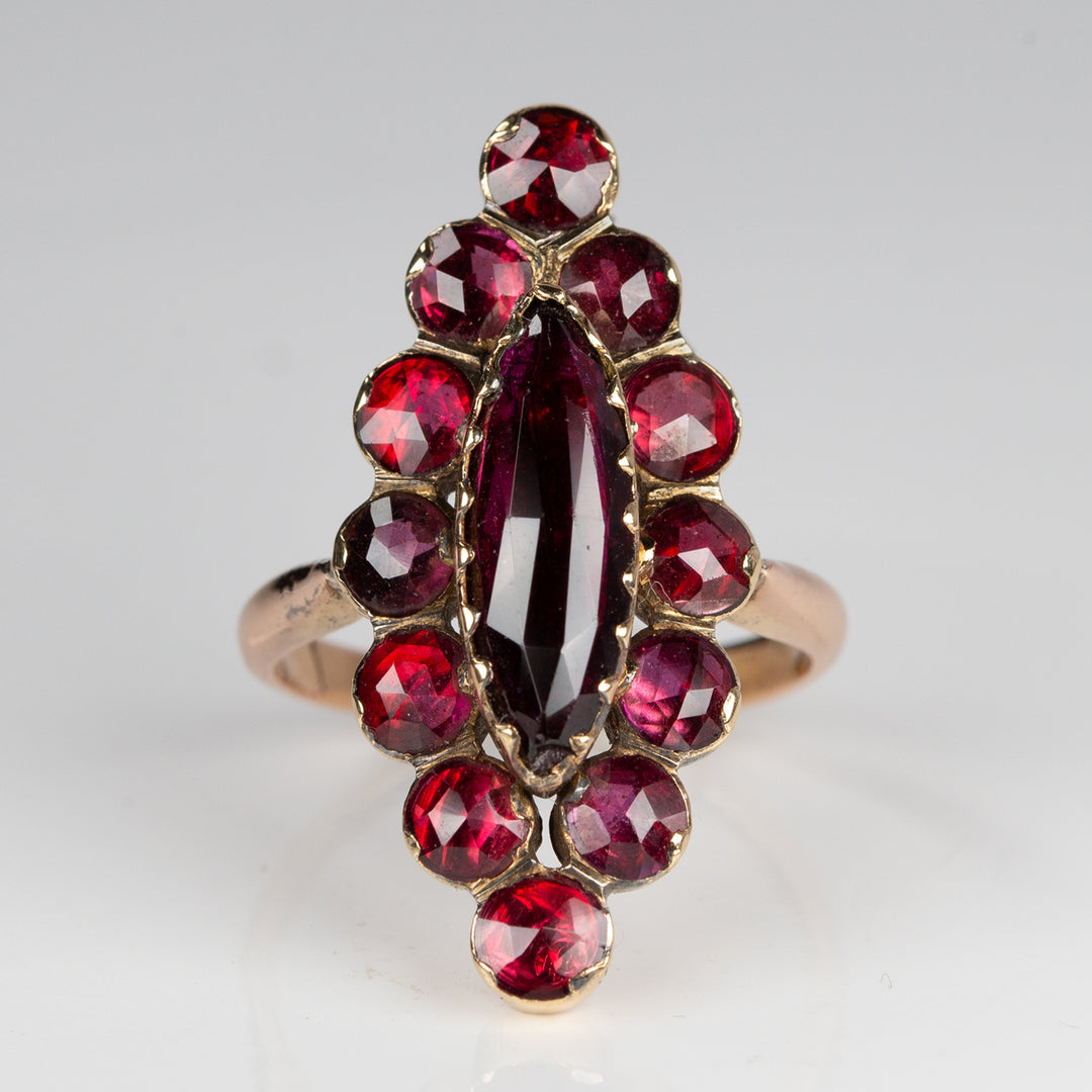 ペルピニャンガーネットのマーキーズリング（馬の頭刻印）