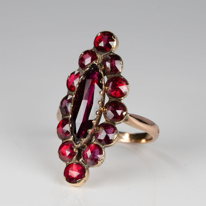 ペルピニャンガーネットのマーキーズリング（馬の頭刻印）