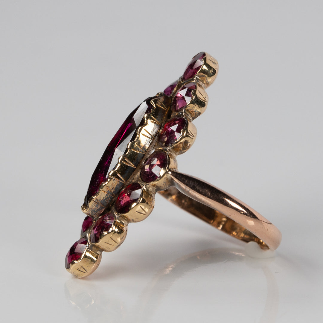 ペルピニャンガーネットのマーキーズリング（馬の頭刻印）