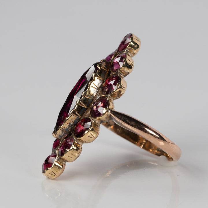 ペルピニャンガーネットのマーキーズリング（馬の頭刻印）