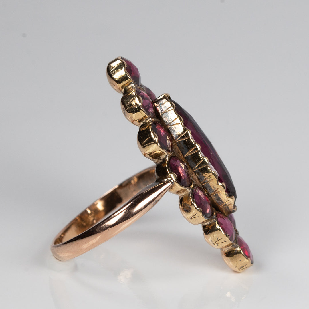 ペルピニャンガーネットのマーキーズリング（馬の頭刻印）