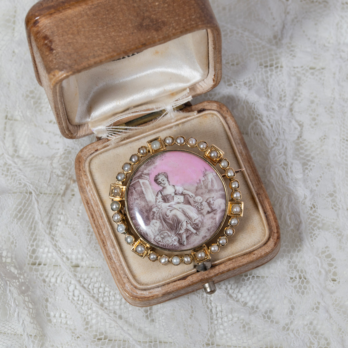 アンティーク ミニアチュールポーセリンブローチ（18Kゴールド、天然真珠）