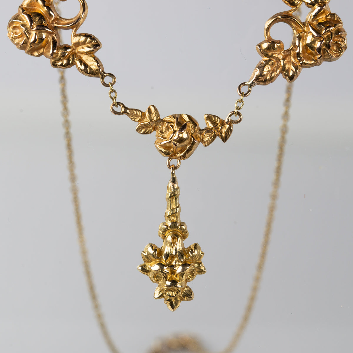 アールヌーボー 薔薇のゴールドネックレス（ガーランド）