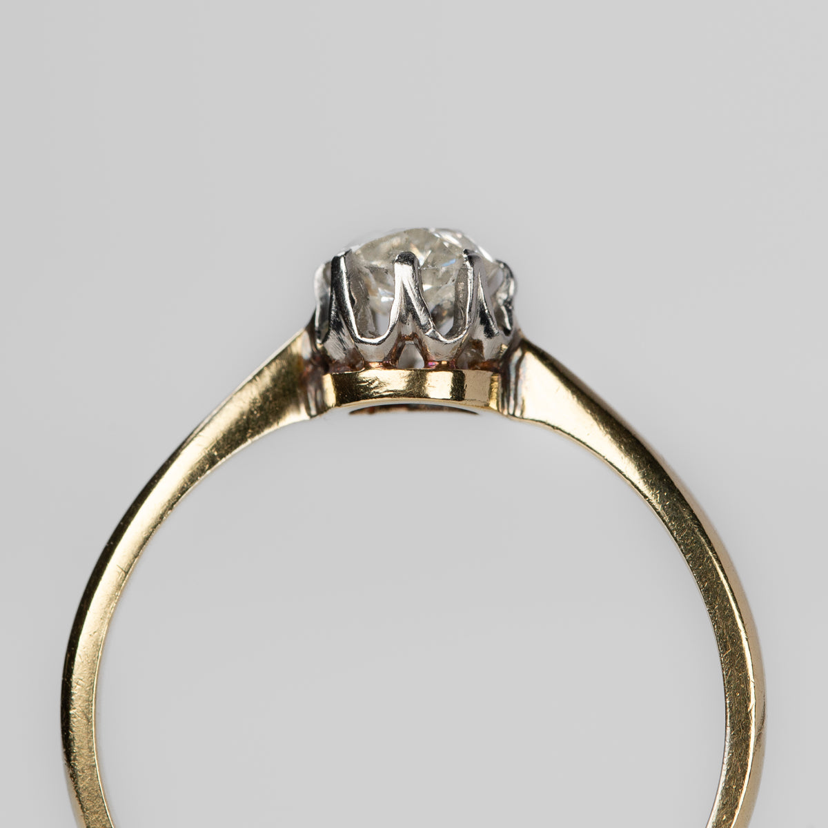 オールドヨーロピアンカットのゴールドソリテールリング