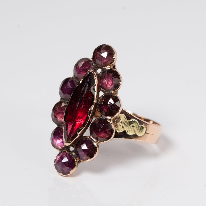 アンティーク　ペルピニャンガーネットのマーキーズリング（ツートーンゴールド）