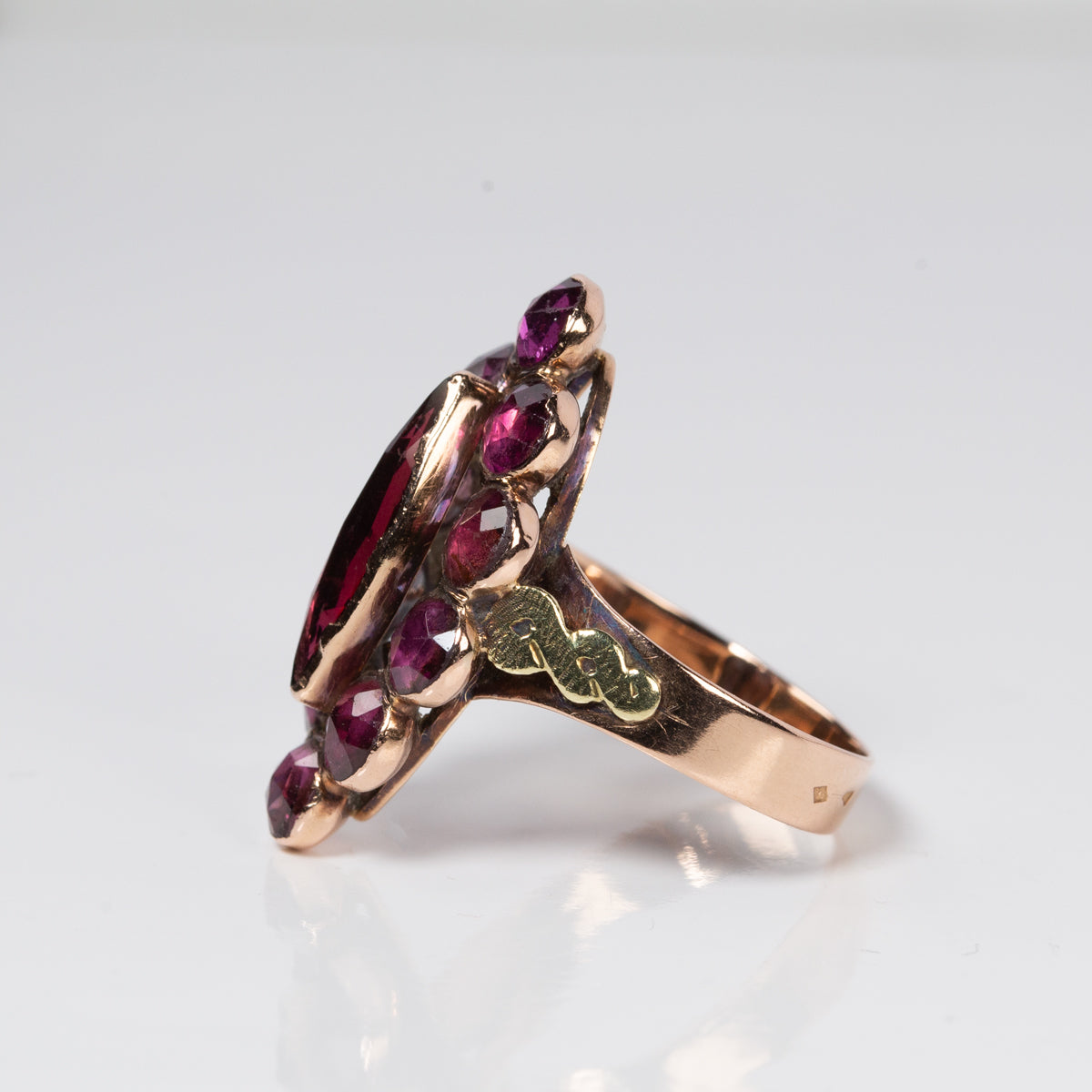 アンティーク ペルピニャンガーネットのマーキーズリング（ツートーン