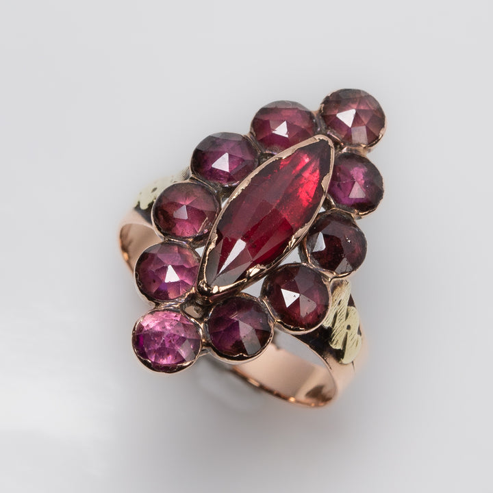 アンティーク　ペルピニャンガーネットのマーキーズリング（ツートーンゴールド）