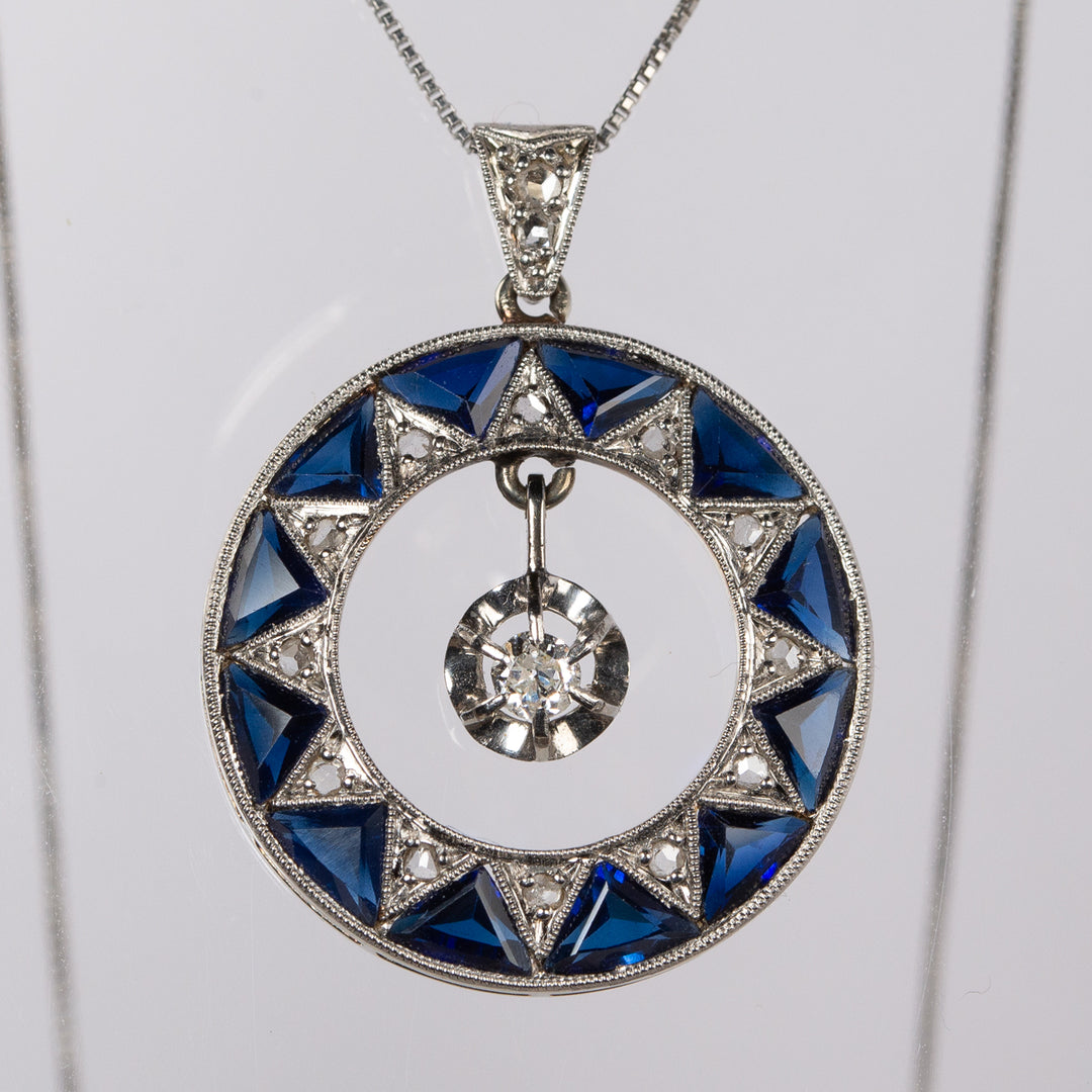 ダイヤモンドとシンセティックサファイアのアールデコペンダント