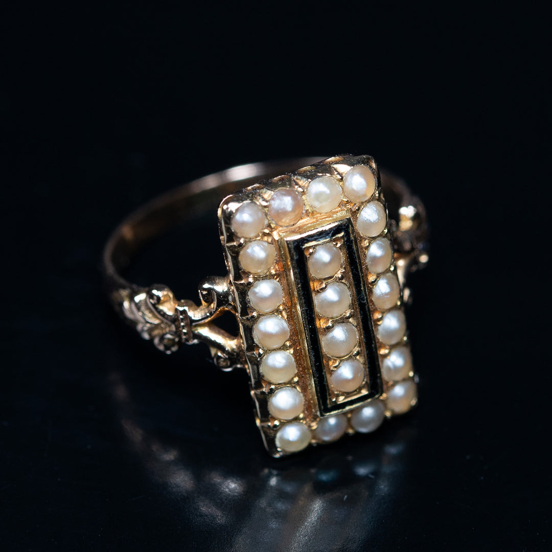 アンティーク　18K パールと黒エナメルのレクタングルリング