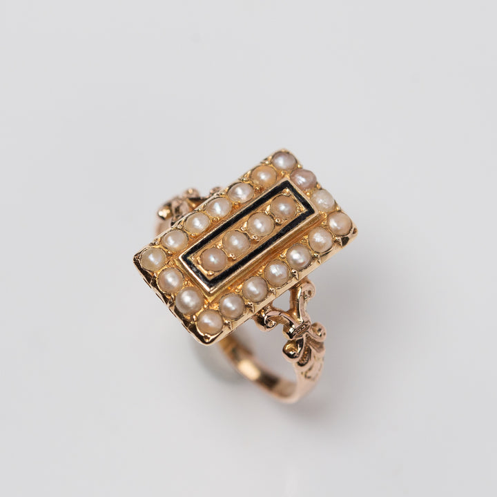 アンティーク　18K パールと黒エナメルのレクタングルリング