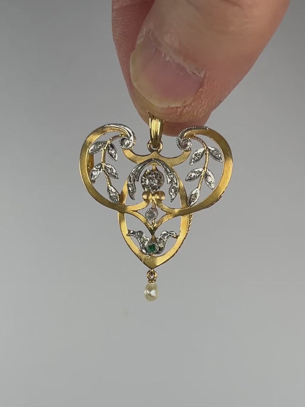 アールヌーボー　９ct　ペンダント　ブルー天然石 アールヌーボー 9ct ペンダント ブルー天然石 - メルカリ