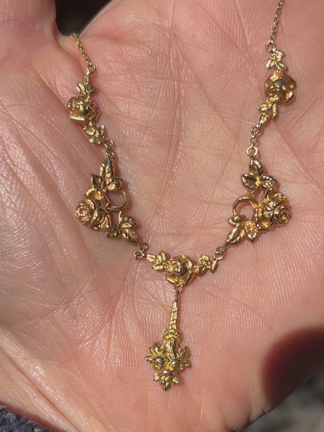 アールヌーボー　薔薇のゴールドネックレス（ガーランド）