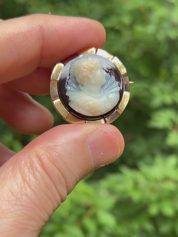 アンティーク・ヴィンテージ　ストーンカメオプローチ アンティーク 3層ストーンカメオブローチ（サードニクス）