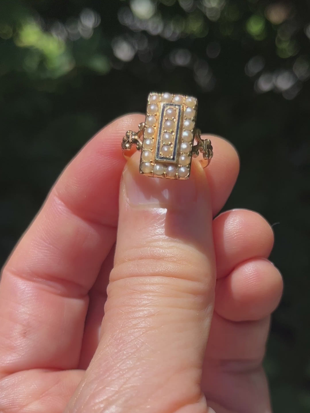 アンティーク　18K パールと黒エナメルのレクタングルリング